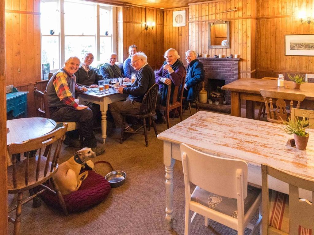 Three Horseshoes Inn Powerstock ภายนอก รูปภาพ